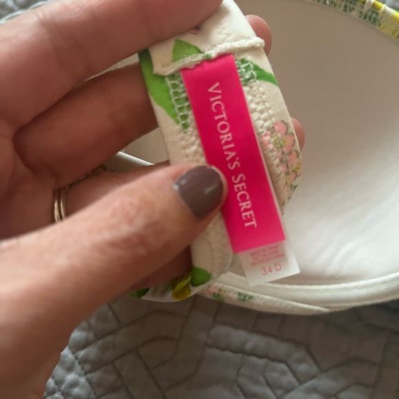 Victoria secret 34D bikini top - Picture 3 of 5